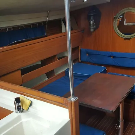 Voilier Mandrake Bateau-hôtel Santa-Maria-Poggio (Corsica)