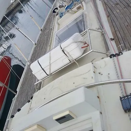 Bateau-hôtel Voilier Mandrake *