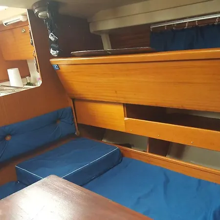 Voilier Mandrake Bateau-hôtel Santa-Maria-Poggio (Corsica)
