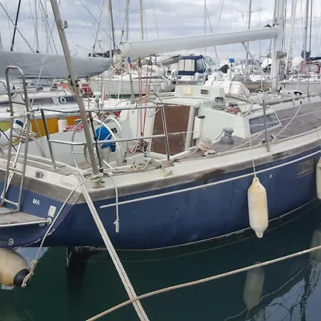 Bateau-hôtel Voilier Mandrake Santa-Maria-Poggio (Corsica)